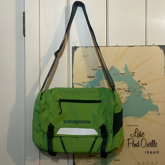 Patagonia Other - Patagonia Messenger Bag - Green/Black 💜